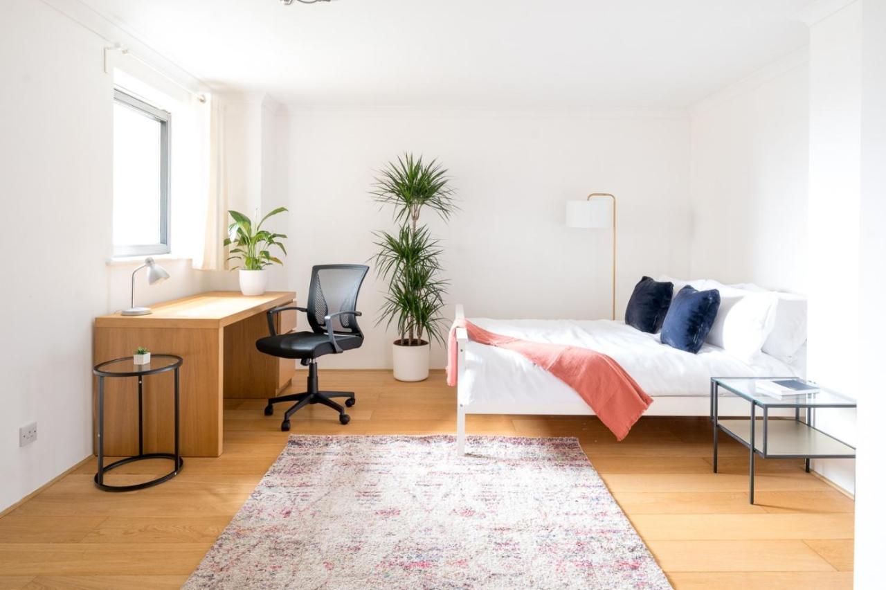 Riverside Two Bedroom In Canary Wharf Appartement Londres